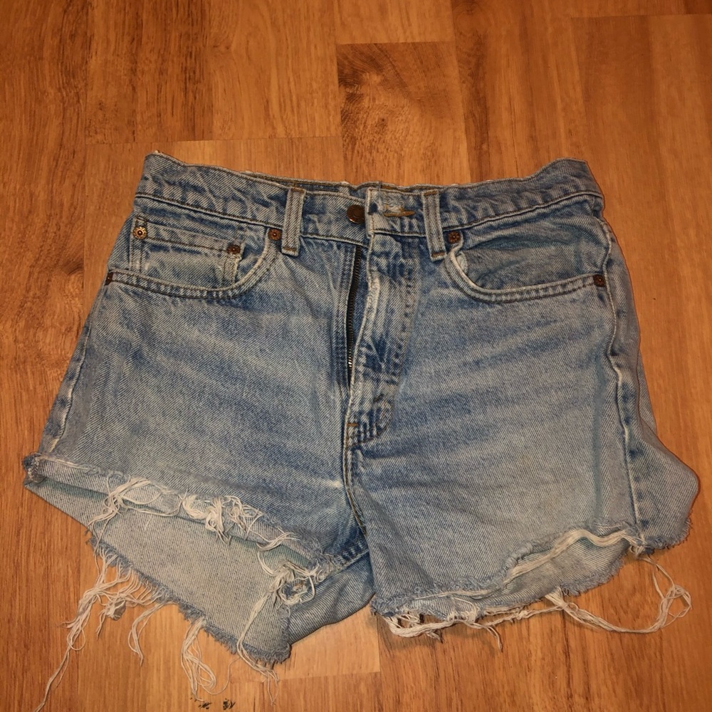 HIGH WAISTED LEVIS SIZE 24 WAIST